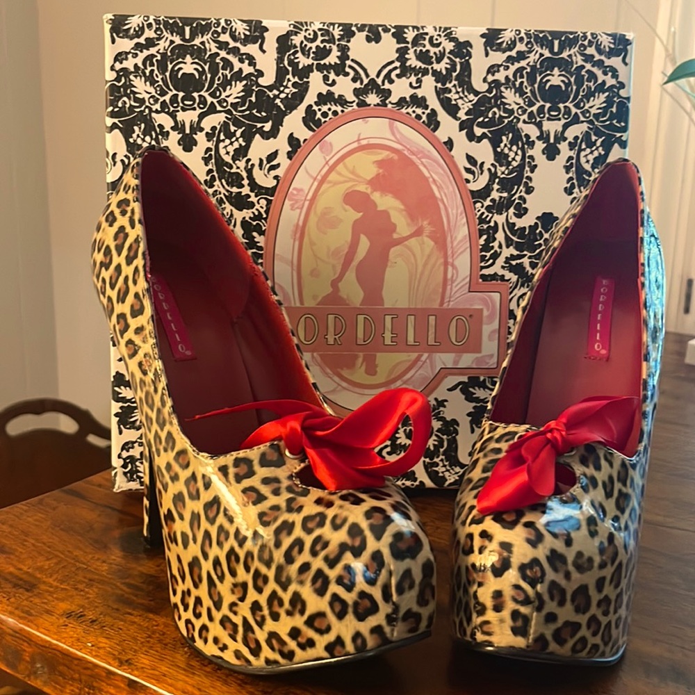 Bordello Pinup leopard stilettos only worn once size 9